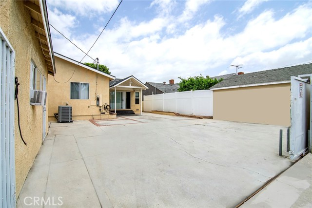 Detail Gallery Image 27 of 27 For 19324 Victory Bld, Reseda,  CA 91335 - 4 Beds | 3 Baths