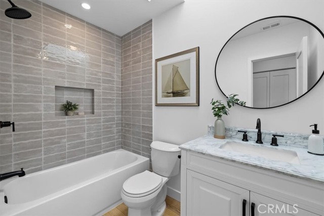 Guest bathroom in the hallway.