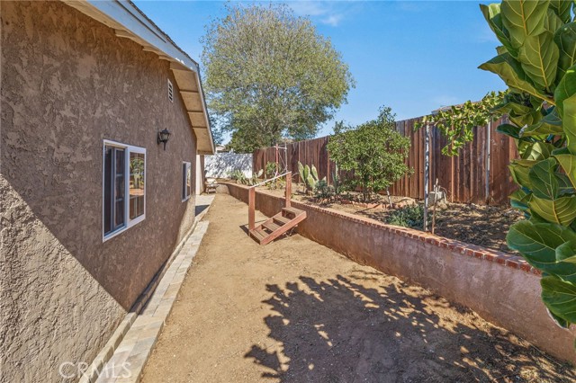 820 Cozy Court, Fallbrook CA: https://media.crmls.org/medias/f8e20596-cf32-4d94-8eff-297674211ee1.jpg