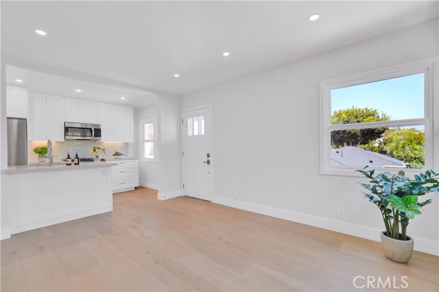 1022 Grant Street, Santa Monica CA: https://media.crmls.org/medias/f8e330f8-5337-4d3f-8147-5c8f569b7b57.jpg