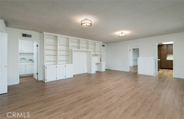 Detail Gallery Image 12 of 50 For 303 S Kenneth Rd, Burbank,  CA 91501 - 7 Beds | 6 Baths