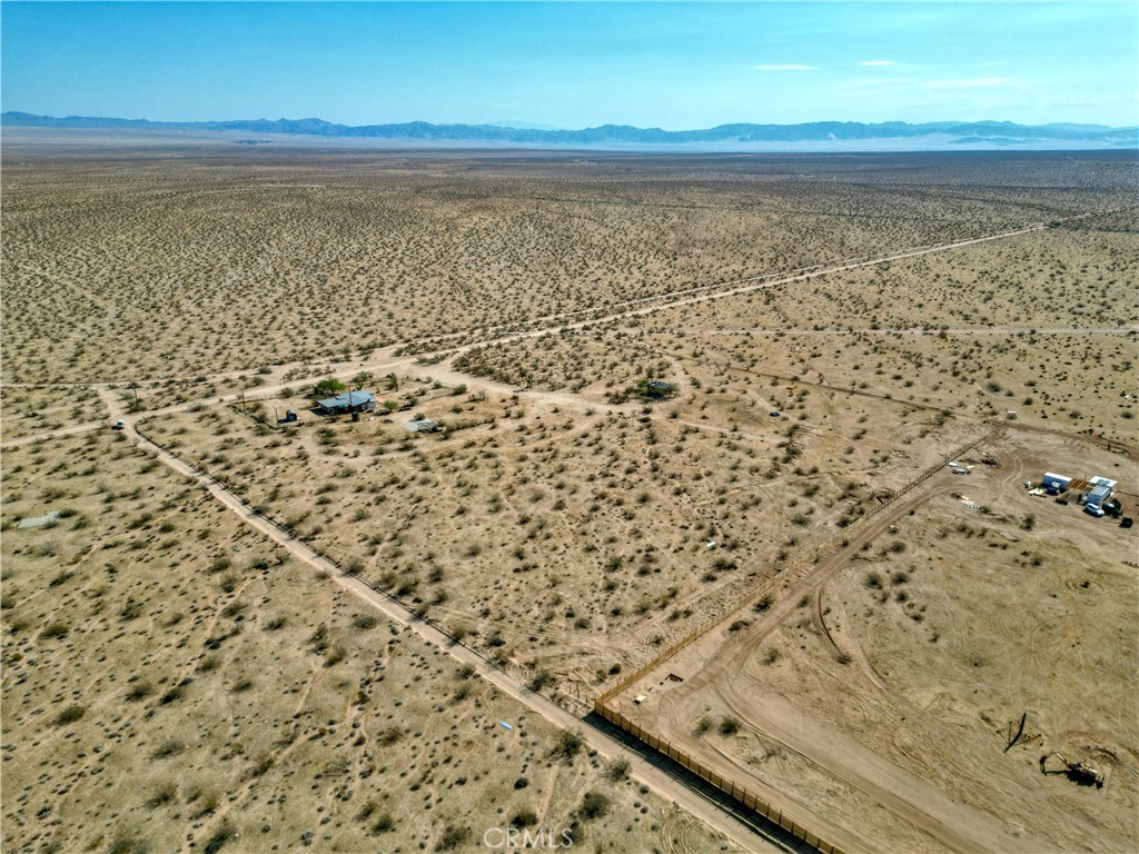 https://media.crmls.org/medias/f8e38d42-1abd-410a-afb4-18bf1770fbee.jpg?preset=X-Large