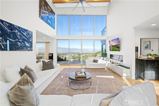 3631 Sunswept Drive, Studio City CA: https://media.crmls.org/medias/f8e3a8f1-9440-4010-bf64-ef7acd7f8248.jpg