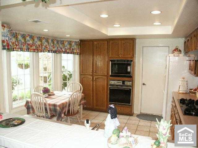 Detail Gallery Image 3 of 16 For 1041 Regis Way, Tustin,  CA 92780 - 3 Beds | 2 Baths