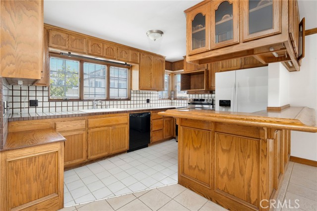 232 29th Street, Manhattan Beach CA: https://media.crmls.org/medias/f8e469b9-68b8-4c4f-80df-0d06a123bce5.jpg