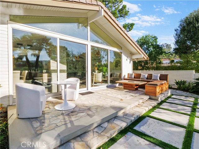 15 Dorado Place, Rolling Hills Estates, California 90274, 4 Bedrooms Bedrooms, ,2 BathroomsBathrooms,Residential,Sold,Dorado,SB22016341