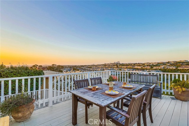 407 Mendoza Terrace, Corona del Mar CA: https://media.crmls.org/medias/f8e4c399-9375-448f-9316-68d8b3218ab9.jpg