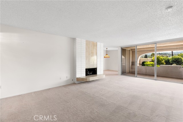 5330 Lindley Avenue, Encino CA: https://media.crmls.org/medias/f8e55f00-dd06-4fda-ba6d-f0b85cef40c7.jpg