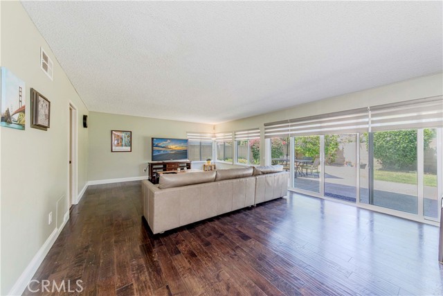 Detail Gallery Image 13 of 42 For 12933 Lucas Ln, Cerritos,  CA 90703 - 5 Beds | 3 Baths
