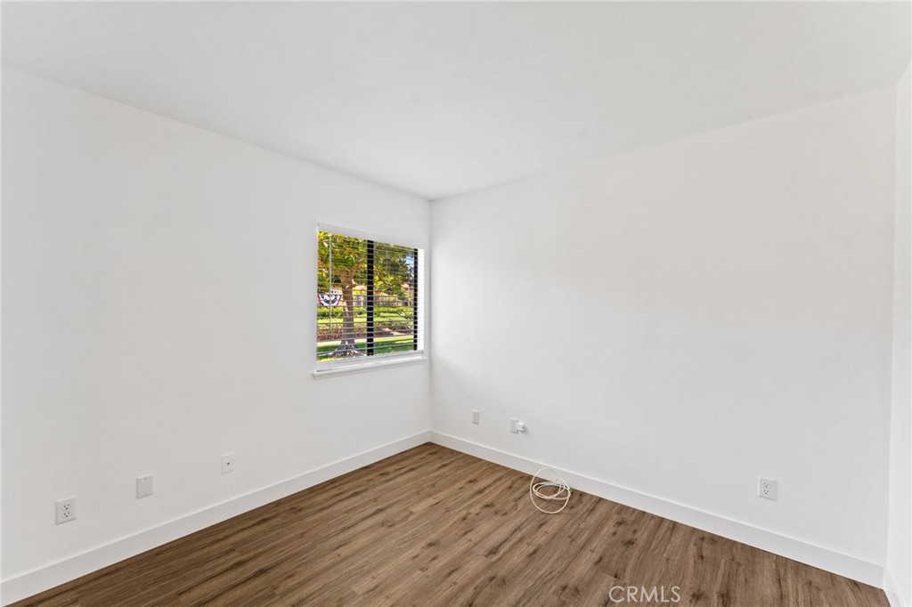 https://media.crmls.org/medias/f8e674d8-df04-459f-866e-076165e76b6b.jpg?preset=X-Large