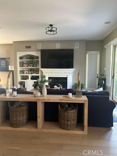 Detail Gallery Image 13 of 22 For 5012 Seagrove, San Diego,  CA 92130 - 4 Beds | 3/1 Baths