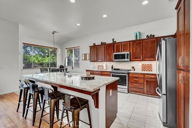 1774 Homestead Way, Lemoore CA: https://media.crmls.org/medias/f8e960c6-ef12-4b28-be80-3639096a3b6d.jpg