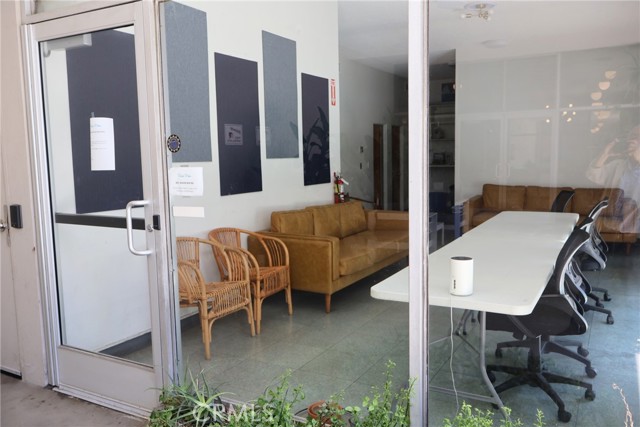 100 Atlantic Avenue, Long Beach CA: https://media.crmls.org/medias/f8e9769d-5f1c-4b0a-86ee-9949d7b9a422.jpg