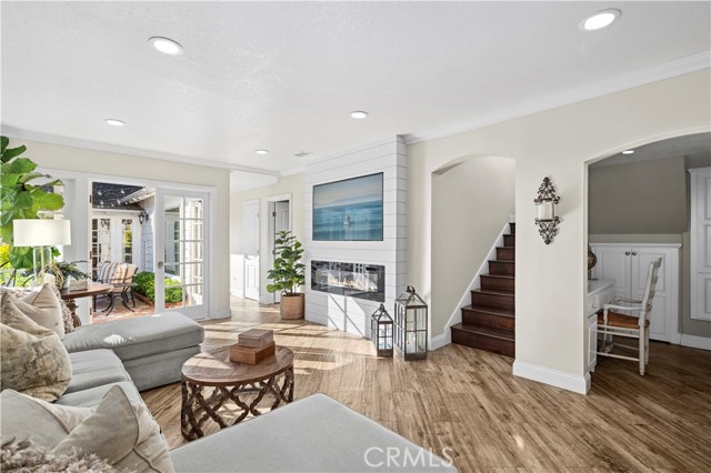 708 Orchid Avenue, Corona del Mar CA: https://media.crmls.org/medias/f8e97d75-f930-4046-9d87-4ba80bfd0f9a.jpg