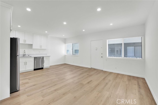 Detail Gallery Image 5 of 14 For 13018 Valleyheart Dr #4,  Studio City,  CA 91604 - 1 Beds | 1 Baths