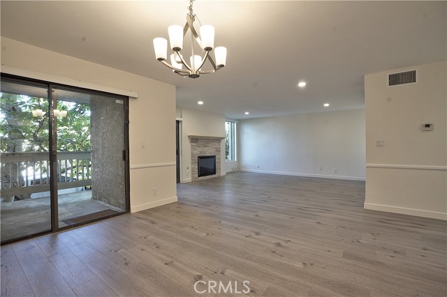 Detail Gallery Image 4 of 23 For 16022 Moorpark St #101,  Encino,  CA 91436 - 2 Beds | 2/1 Baths