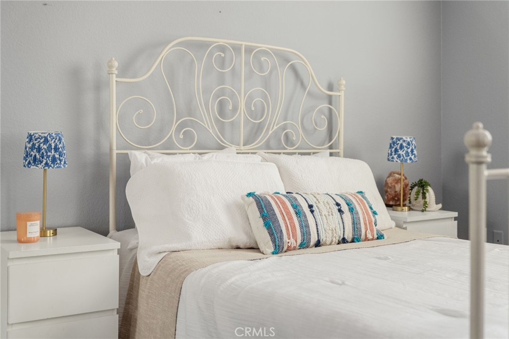 https://media.crmls.org/medias/f8eb4972-f097-4274-9f14-10dc3cdcce4c.jpg?preset=X-Large