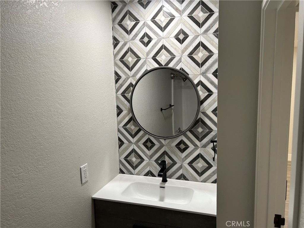 https://media.crmls.org/medias/f8ec48c7-f199-453a-b61f-2bec2e89c585.jpg?preset=X-Large