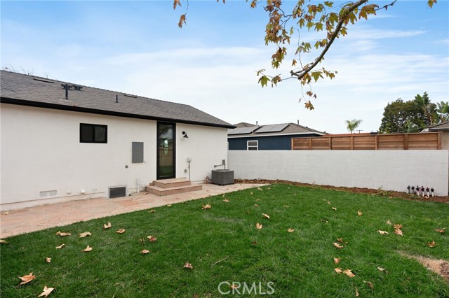 8334 Winsford Avenue, Los Angeles CA: https://media.crmls.org/medias/f8ecf9d7-aeef-4105-92ea-c3db2135c9a6.jpg