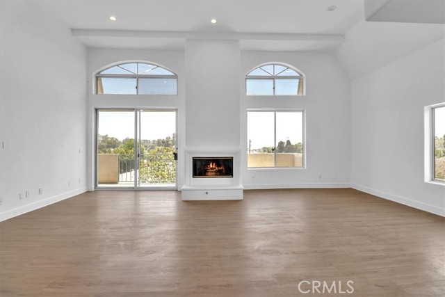 390 S Sepulveda Boulevard, Brentwood CA: https://media.crmls.org/medias/f8edad7f-56e1-4f28-aea2-1b3bae4495fa.jpg