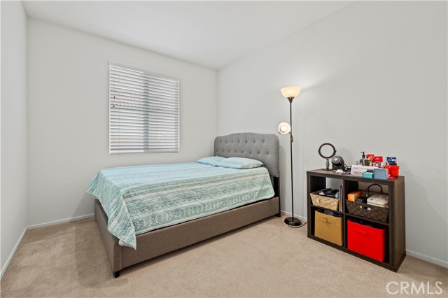 5025 W Avenue J6, Lancaster CA: https://media.crmls.org/medias/f8edc78a-5bb6-428c-b549-8d4060ad1754.jpg