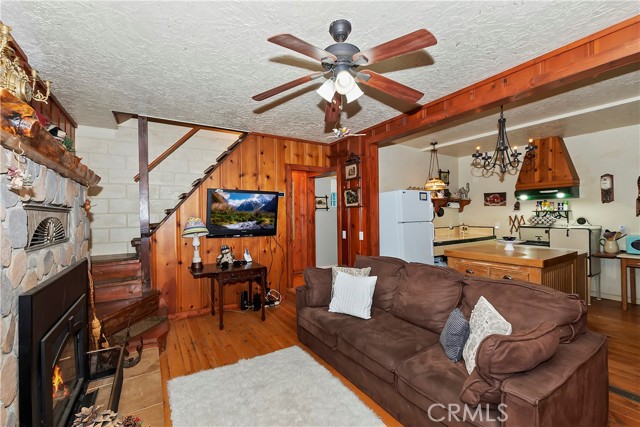 Detail Gallery Image 5 of 43 For 29591 Hook Creek Rd, Cedar Glen,  CA 92321 - 3 Beds | 1 Baths