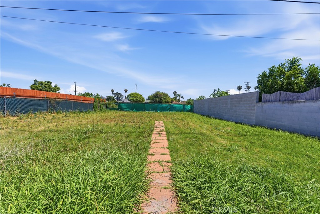https://media.crmls.org/medias/f8ede3df-19ac-48b8-86d0-8f33fcf80181.jpg?preset=X-Large