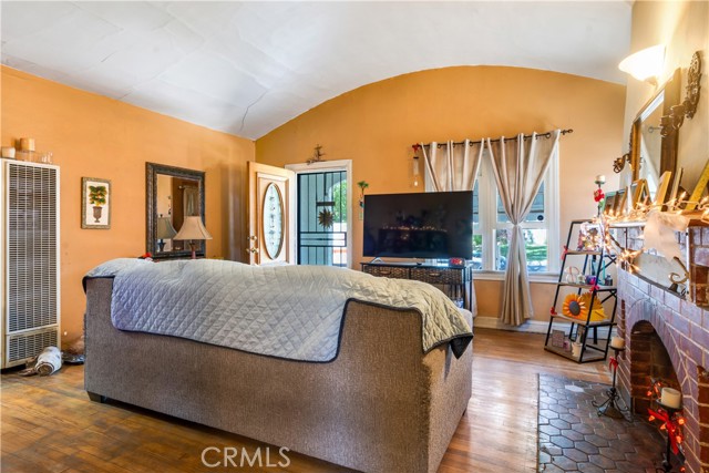 Detail Gallery Image 4 of 21 For 3010 Stockbridge Ave, Los Angeles,  CA 90032 - 2 Beds | 1 Baths