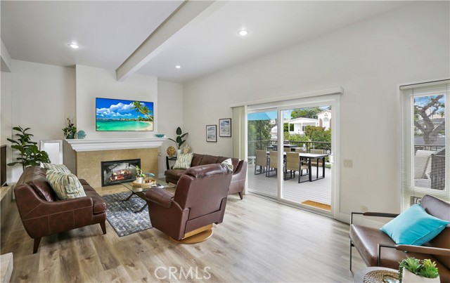617 Iris Avenue, Corona del Mar CA: https://media.crmls.org/medias/f8ef2536-48d3-4e66-bd55-2e3828cc994a.jpg
