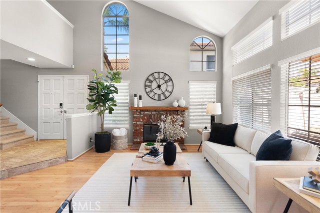8 Geranium, Rancho Santa Margarita CA: https://media.crmls.org/medias/f8ef285e-d9d4-4bad-8beb-8cd81186f62d.jpg