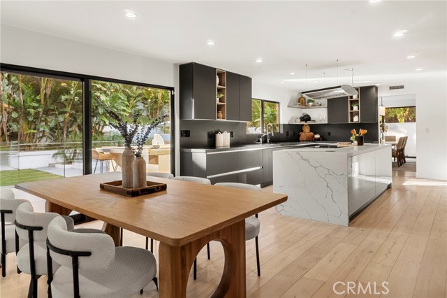 5265 Del Moreno Drive, Woodland Hills CA: https://media.crmls.org/medias/f8ef8873-7fc0-4cd4-976e-8d162f2a434d.jpg