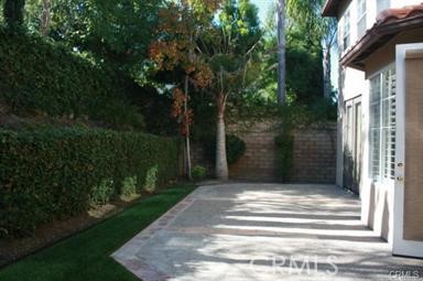 MLS #OC25102639 img 4