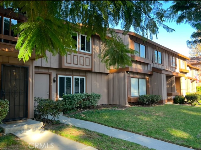 Detail Gallery Image 1 of 7 For 20127 Leadwell St #6,  Winnetka,  CA 91306 - 2 Beds | 2/1 Baths