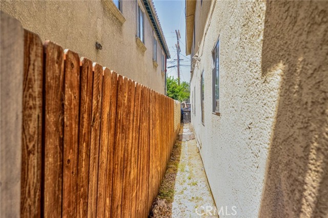 9203 Beach Street, Los Angeles CA: https://media.crmls.org/medias/f8f0f6c9-c2b8-4ac3-b4d9-df77015f8685.jpg