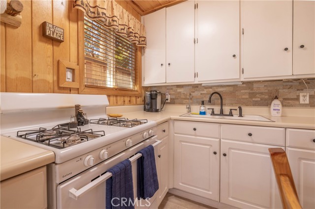 Detail Gallery Image 13 of 26 For 817 W Sherwood Bld, Big Bear City,  CA 92314 - 2 Beds | 1 Baths