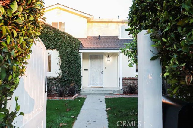 Detail Gallery Image 2 of 55 For 1305 W Riverside, Burbank,  CA 91506 - 4 Beds | 2 Baths