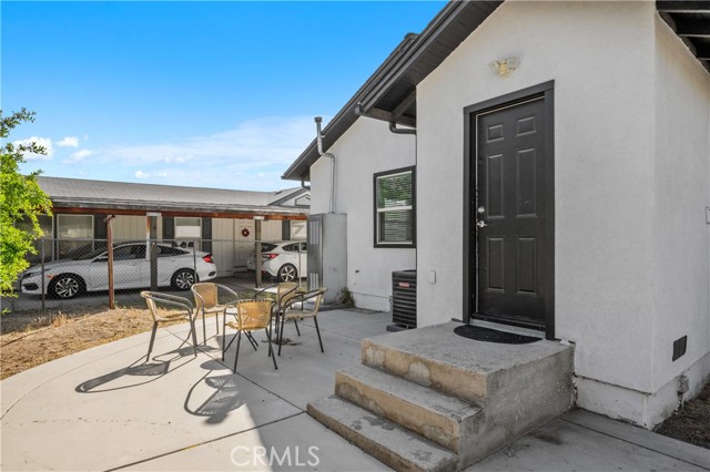 7628 Freda Avenue, Riverside CA: https://media.crmls.org/medias/f8f2d6cd-9be5-495d-b795-17c88478f0cc.jpg