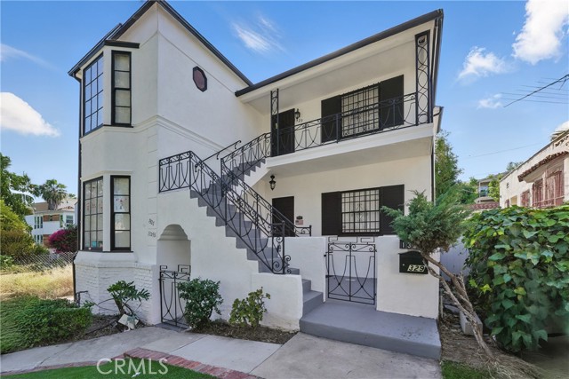1327 S Burnside Avenue, Los Angeles CA: https://media.crmls.org/medias/f8f4cbdf-e6b6-49bc-b986-2a4bc39a3bff.jpg
