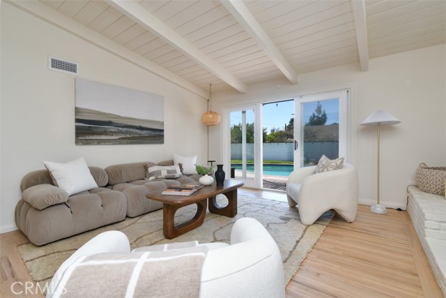 12614 Morrison Street, Valley Village CA: https://media.crmls.org/medias/f8f5392a-dad7-4c72-a633-845b3a1c159b.jpg