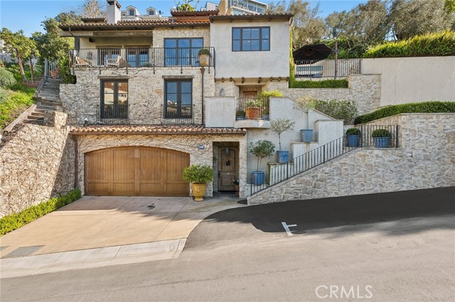 Detail Gallery Image 30 of 31 For 2100 Crestview Dr, Laguna Beach,  CA 92651 - 3 Beds | 2/1 Baths