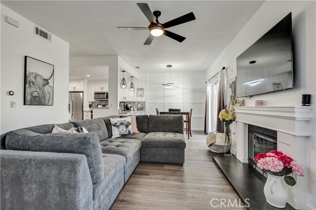 Detail Gallery Image 11 of 50 For 28102 Bobwhite #3,  Saugus,  CA 91350 - 3 Beds | 2/1 Baths