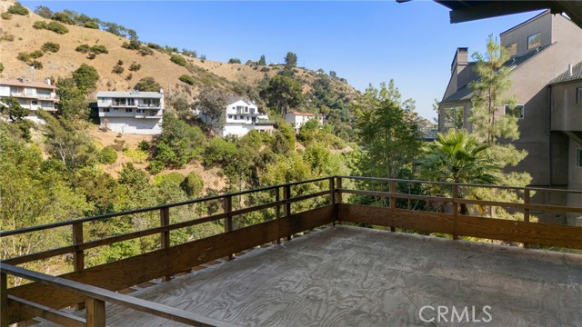 2522 Zorada Drive, Los Angeles CA: https://media.crmls.org/medias/f8f806d3-54f9-41bf-ae2c-332e7e52c68b.jpg