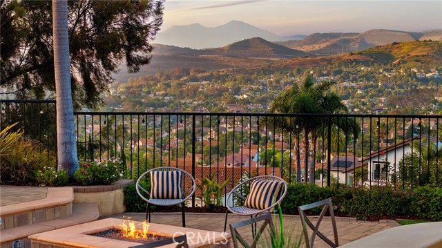 1110 Novilunio, San Clemente CA: https://media.crmls.org/medias/f8f81541-4624-42fc-a45d-fe711c6b1091.jpg