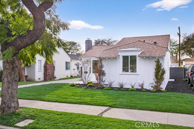 Detail Gallery Image 3 of 34 For 3825 Edgehill Dr, Los Angeles,  CA 90008 - 3 Beds | 2 Baths