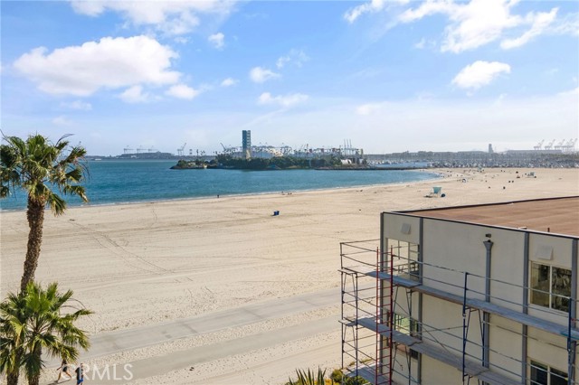 21 7th Place, Long Beach CA: https://media.crmls.org/medias/f8f9bb9a-4189-4ae7-adb4-9659606c33fc.jpg
