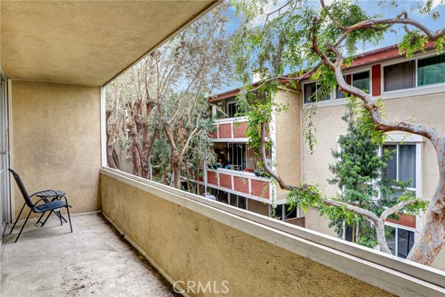 Detail Gallery Image 10 of 34 For 6405 Green Valley Cir #203,  Culver City,  CA 90230 - 3 Beds | 2 Baths