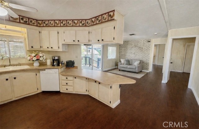 27601 Sun City Boulevard, Menifee CA: https://media.crmls.org/medias/f8fa6806-0fa2-4727-9348-3581dd8b8a09.jpg