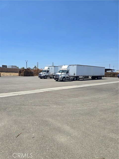 3130 Industrial Drive, Rialto CA: https://media.crmls.org/medias/f8fa83bf-872e-4d72-87f2-150cdac53ed7.jpg