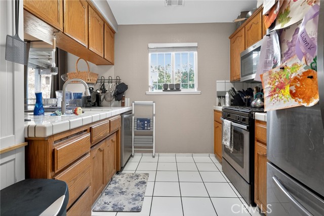 Detail Gallery Image 13 of 29 For 1133 Summer Field, Hanford,  CA 93230 - 3 Beds | 2 Baths