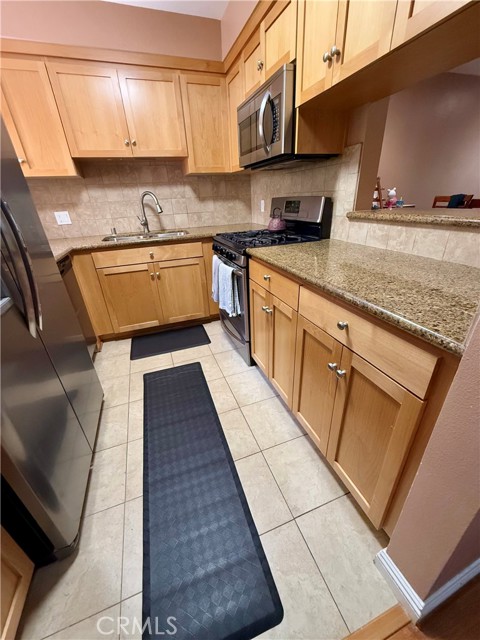 Detail Gallery Image 4 of 27 For 15215 Magnolia Bld #102,  Sherman Oaks,  CA 91403 - 2 Beds | 1/1 Baths